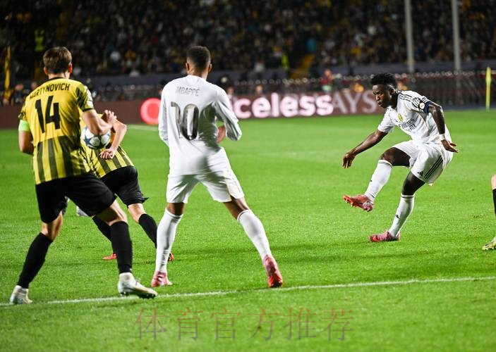 皇马34岁队长还在飞!8头球刷爆历史 百球里程碑